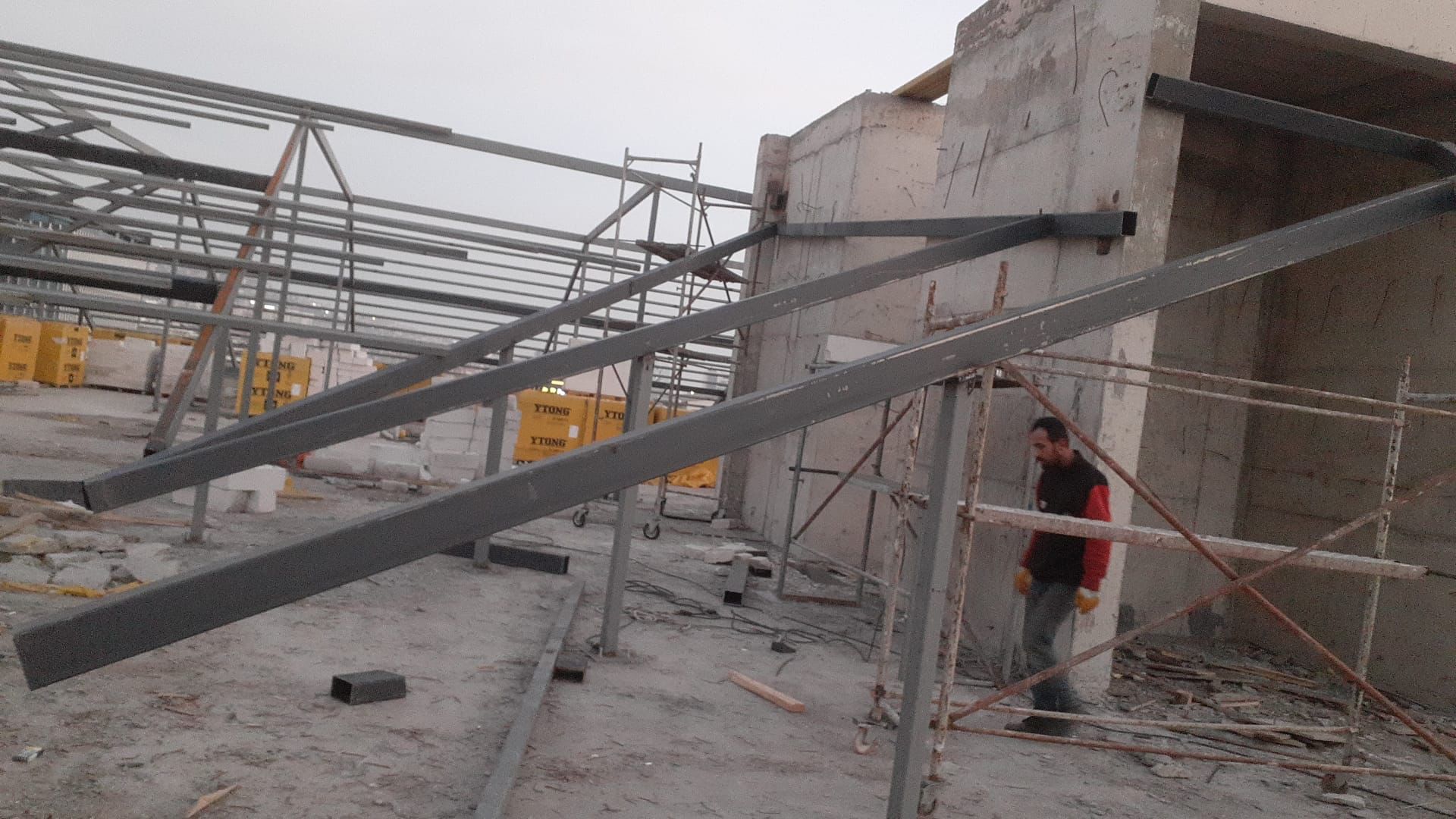 İstanbul Maltepe İstikbal ve Bellona Bina Çatısı 1200 m2